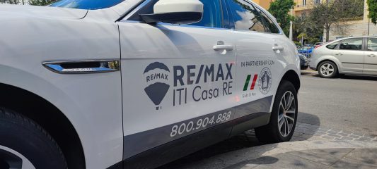 Stampa e Taglio Adesivi in PVC o in carta